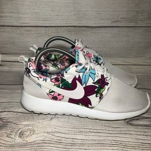 Womens Nike Roshe Run White Floral Aloha sz 8 LIMITED EDITION